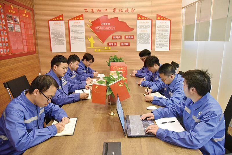 远景目标催人奋进 凝心聚力坚韧前行——h片
基层单位学习宣贯党的十九届五中全会精神掠影