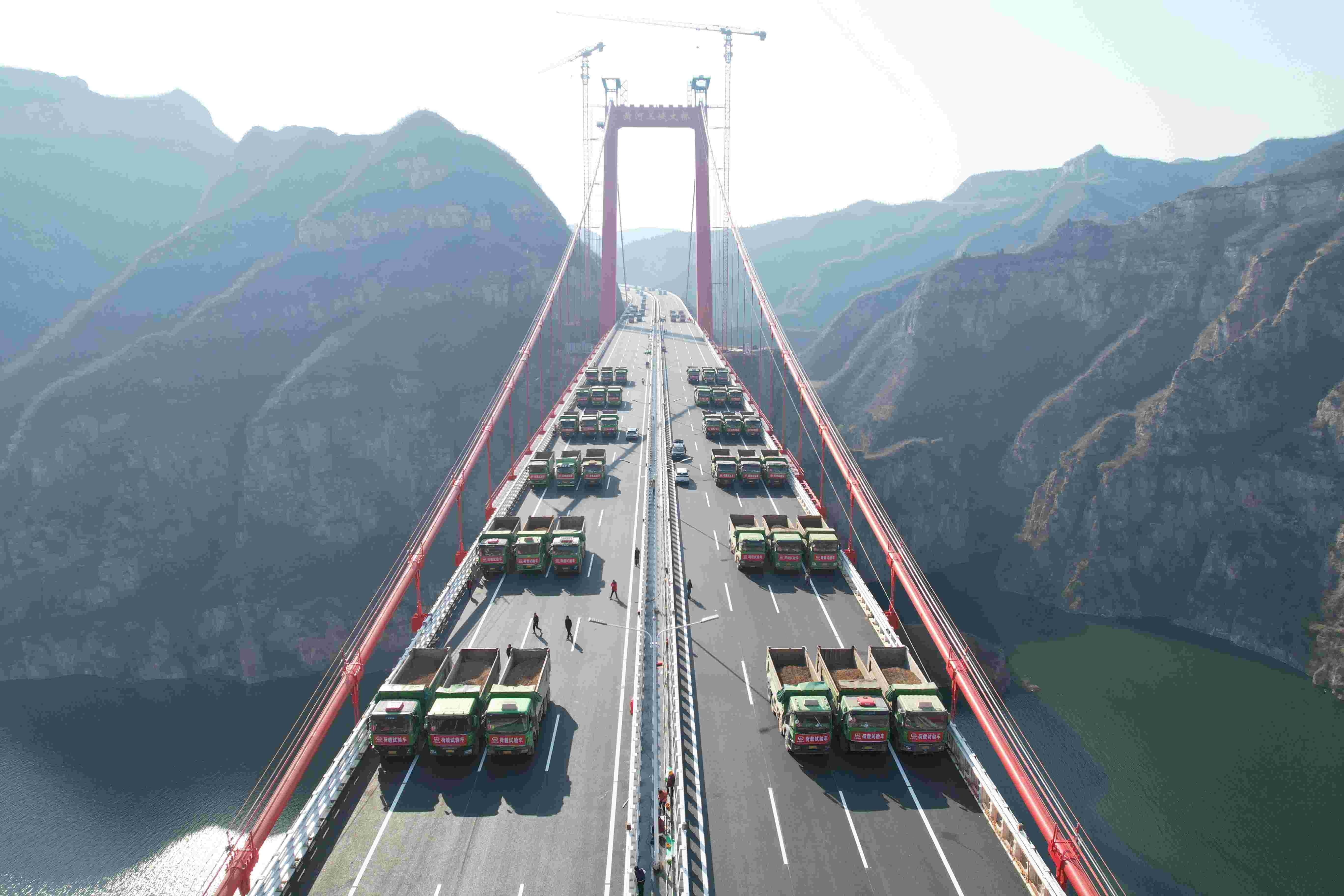 世界首创独塔地锚式回转缆悬索桥黄河三峡大桥完成荷载试验